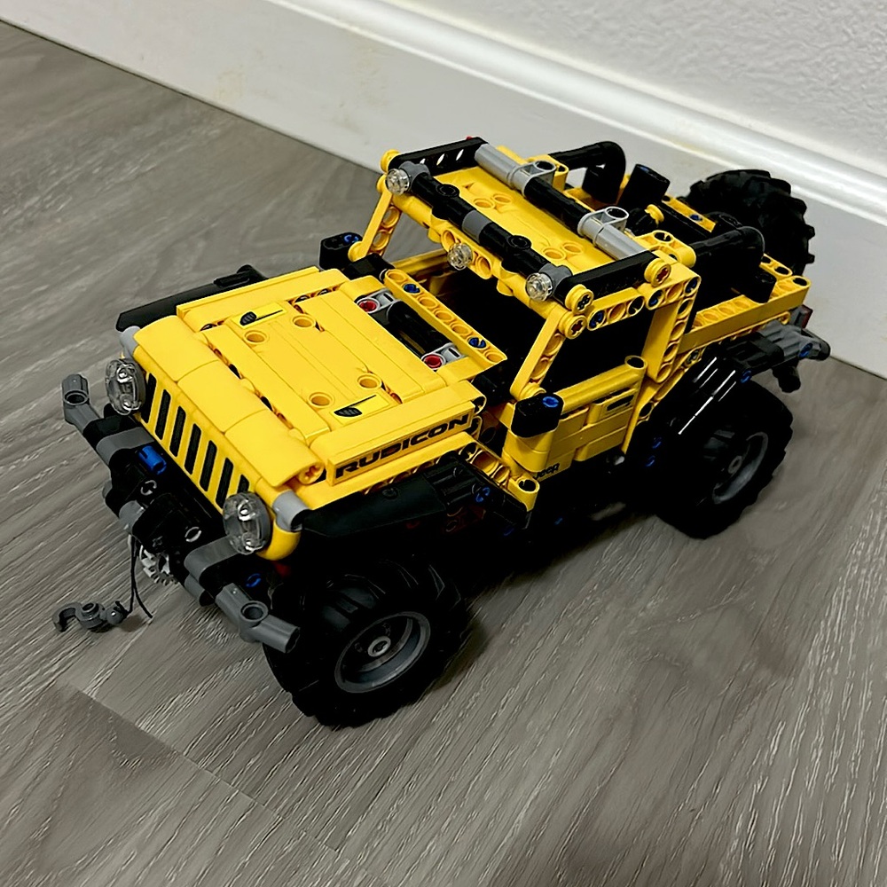 🖤LEGO® Technic™ Jeep® Wrangler table decor